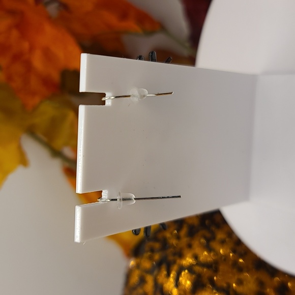 Spider Silvertone Metal Dangle Earrings NWT 1 pr - Picture 4 of 4